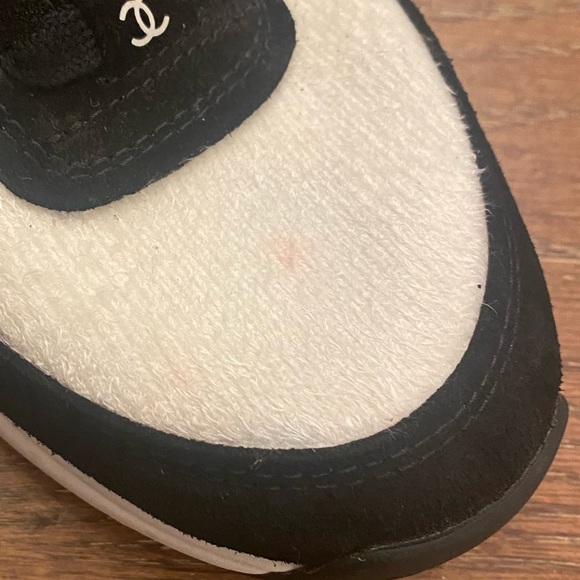Chanel CC black and white suede and cloth sneakers - Picture 10 of 11